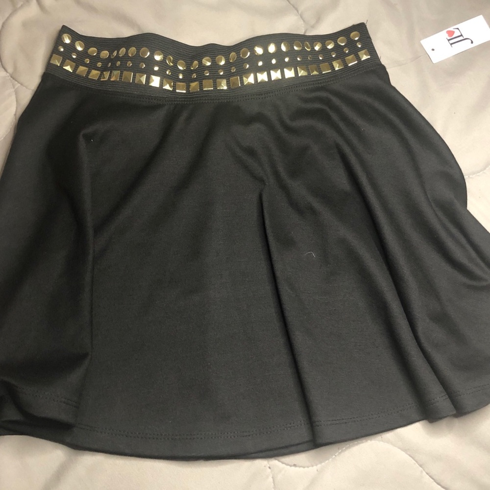 🌸3/ $25- Skater skirt